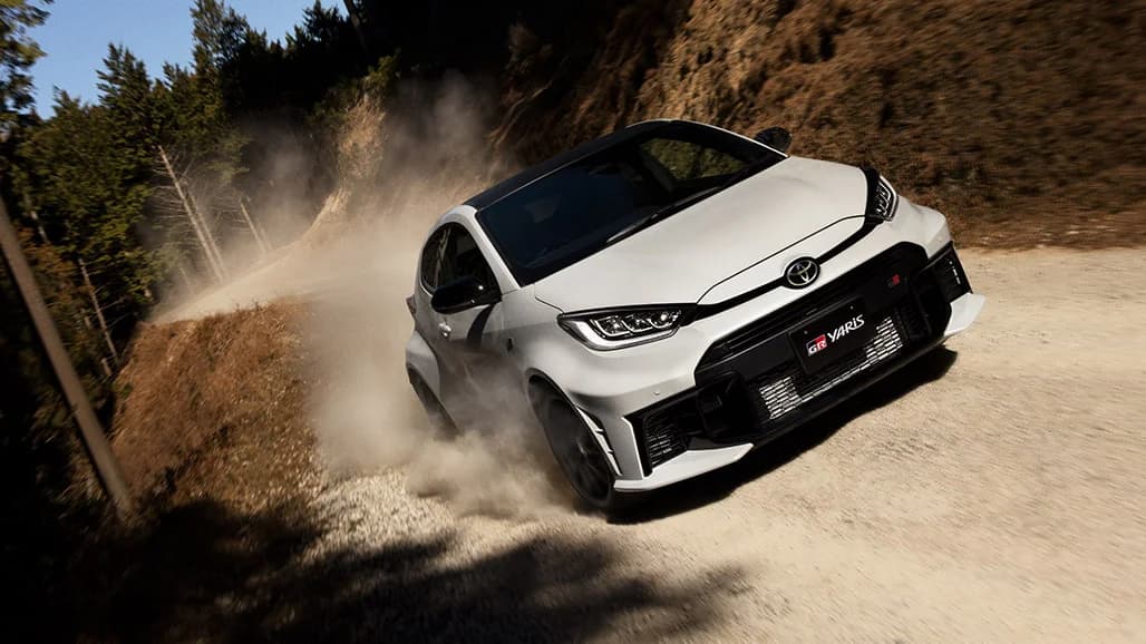 26式GRヤリス 発売 — 新GRステアリングとPOTENZA RACE標準化で走りはどう変わるか